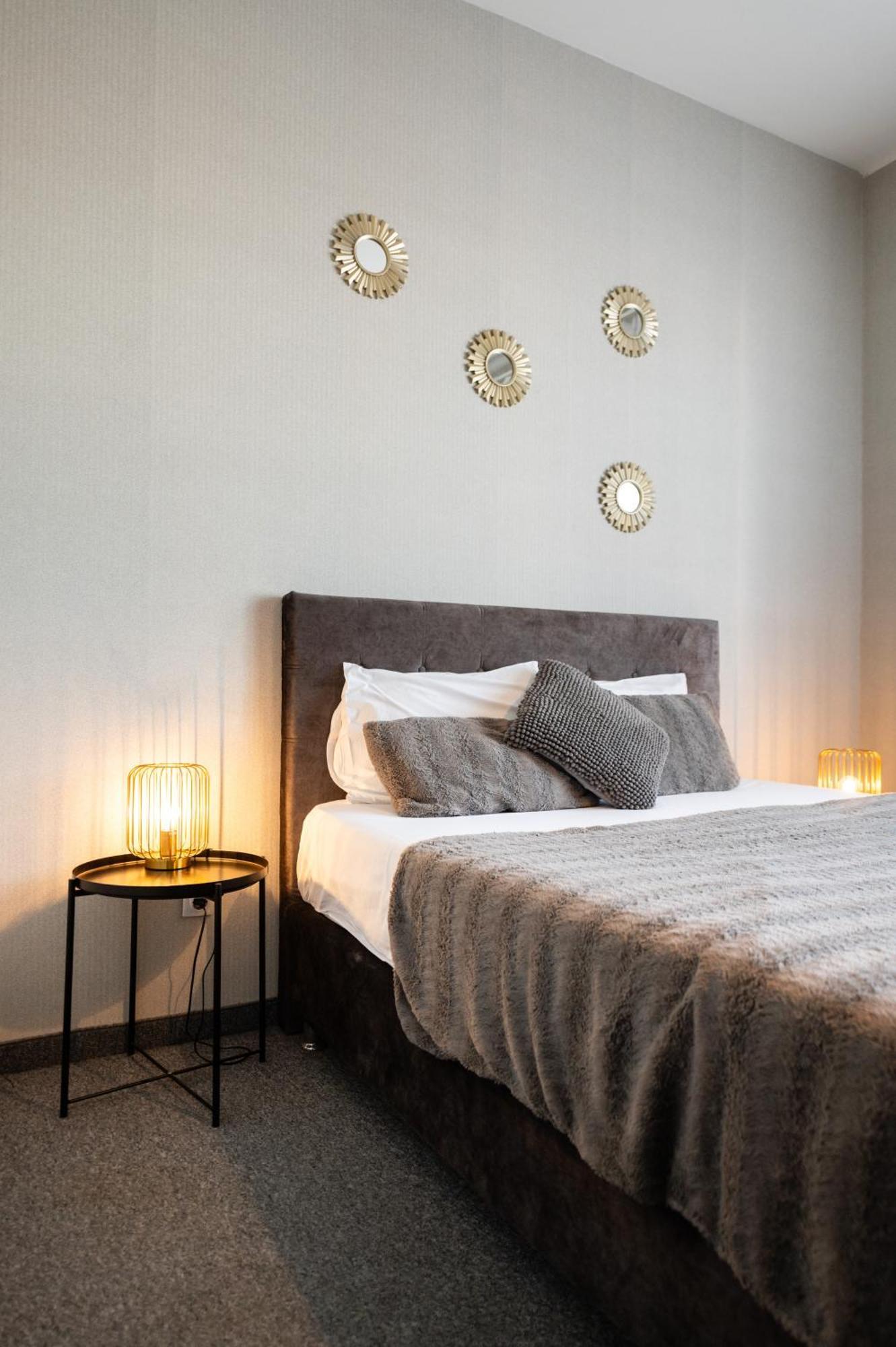 Central Square Apartments Belgrado Esterno foto