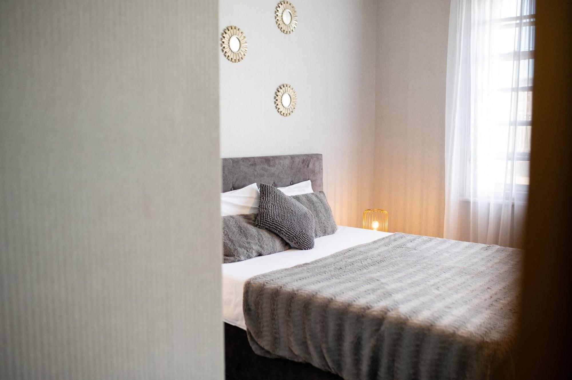 Central Square Apartments Belgrado Esterno foto