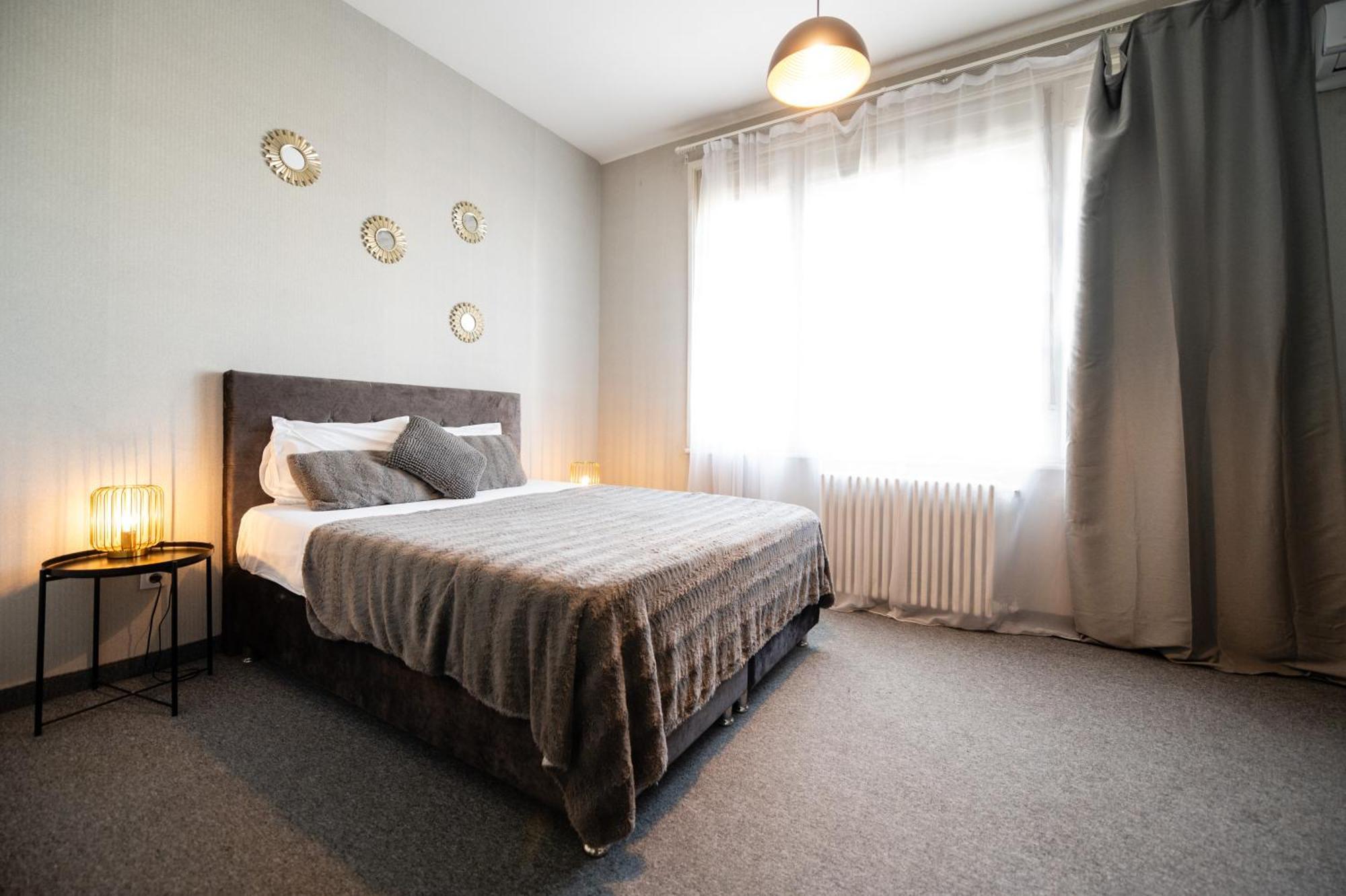 Central Square Apartments Belgrado Esterno foto