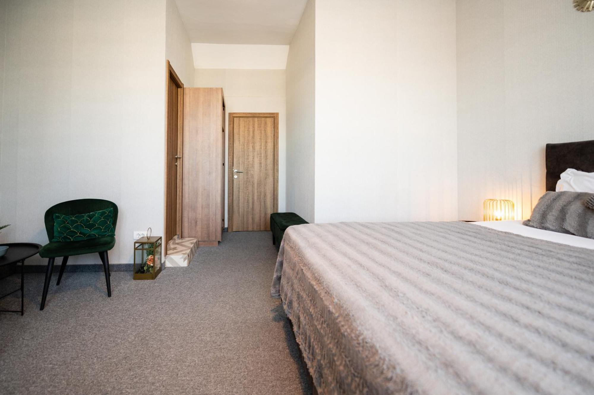 Central Square Apartments Belgrado Esterno foto