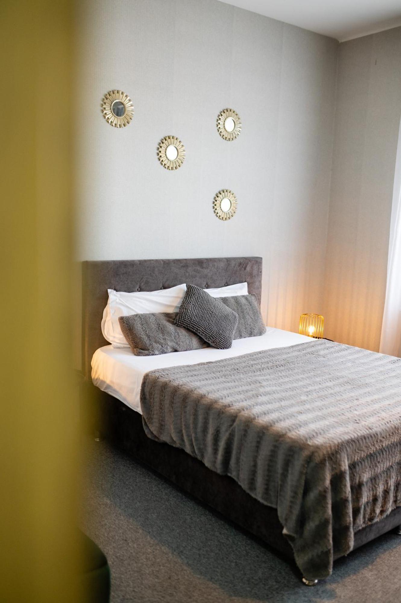 Central Square Apartments Belgrado Esterno foto