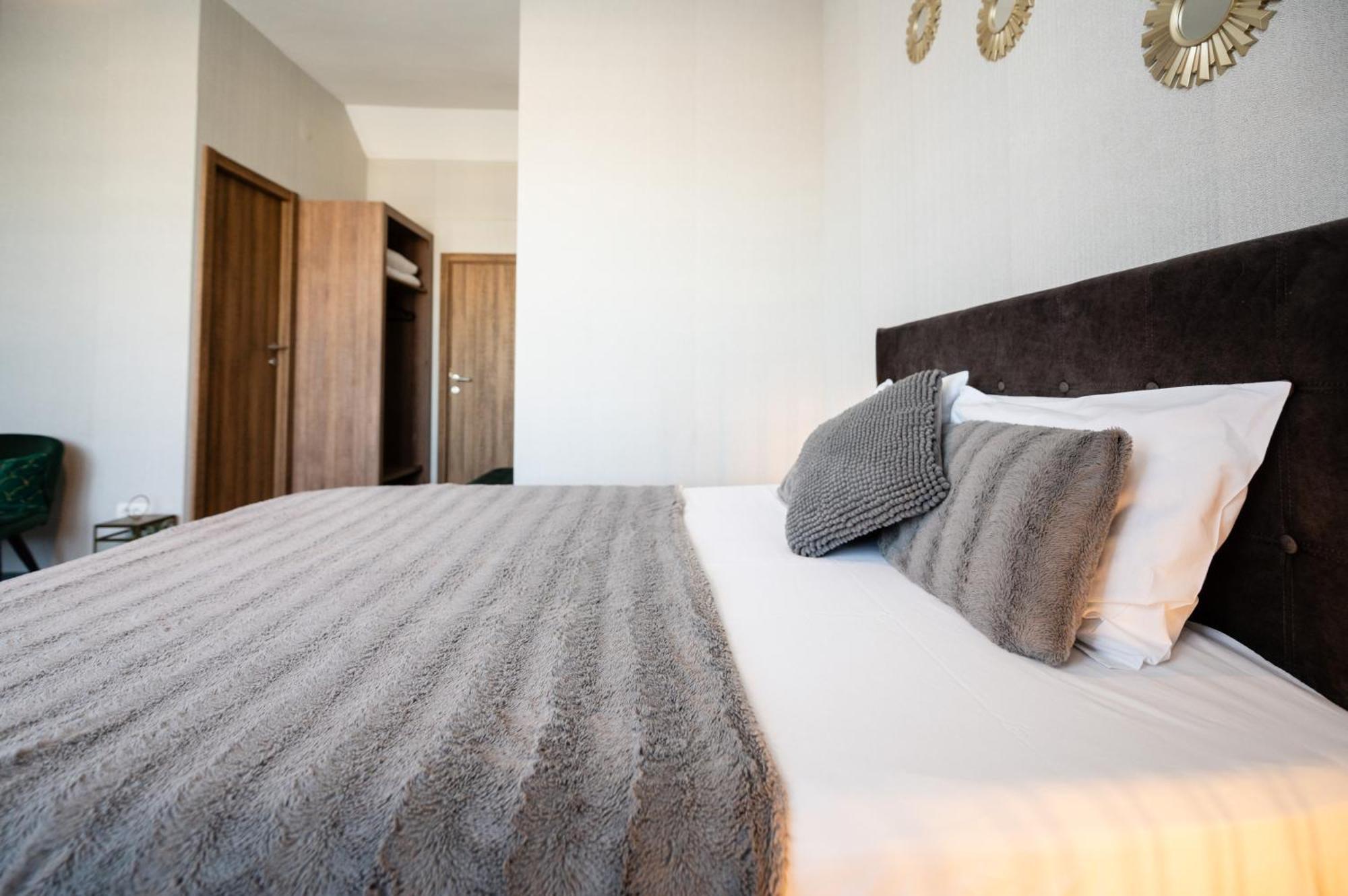 Central Square Apartments Belgrado Esterno foto