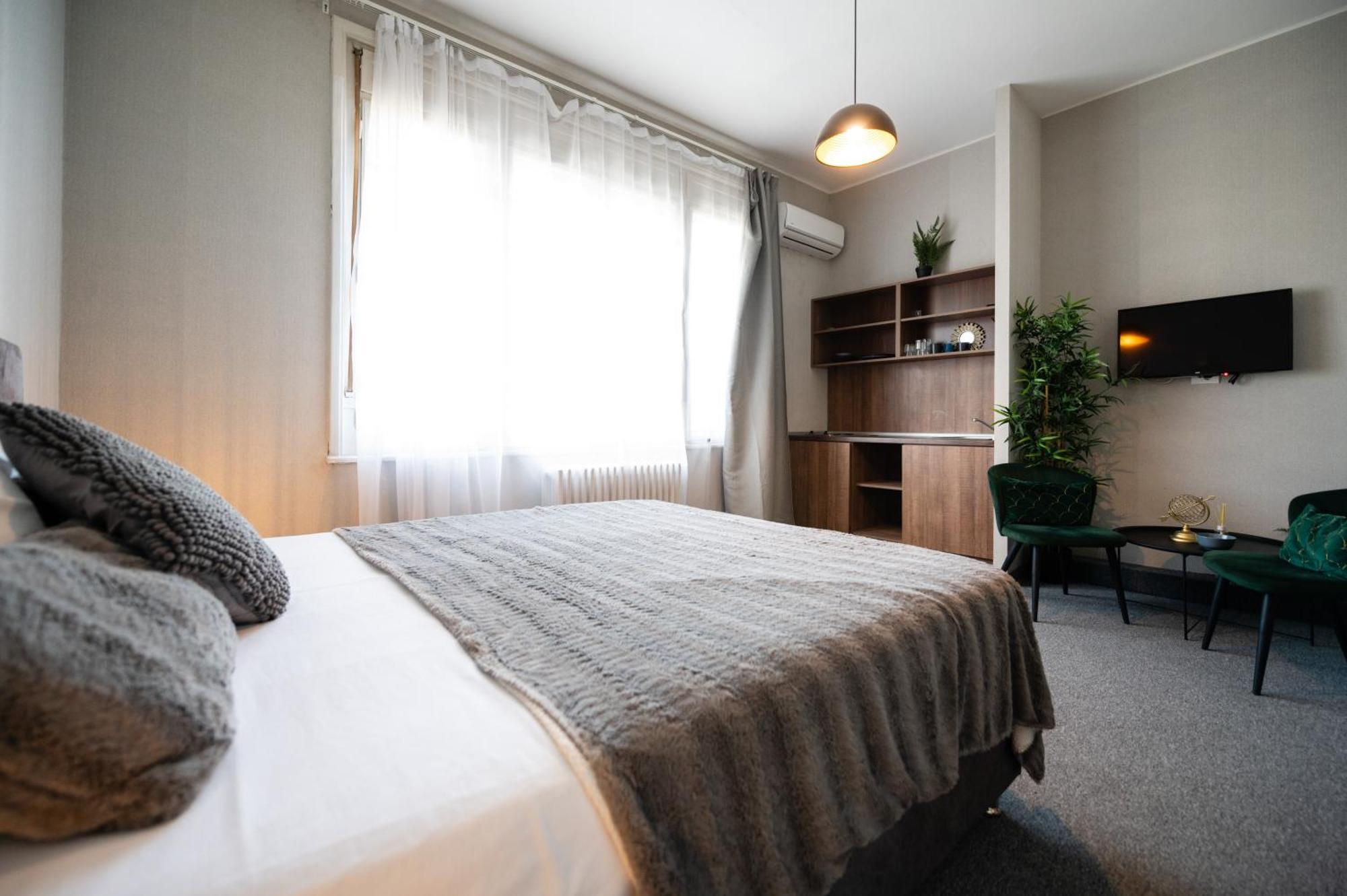 Central Square Apartments Belgrado Esterno foto