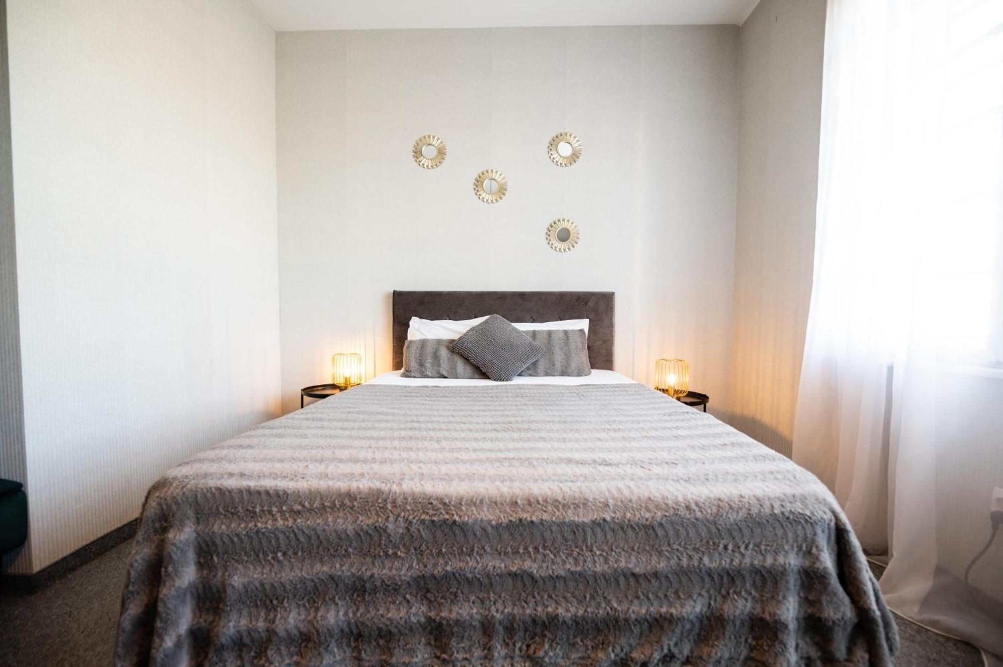 Central Square Apartments Belgrado Esterno foto