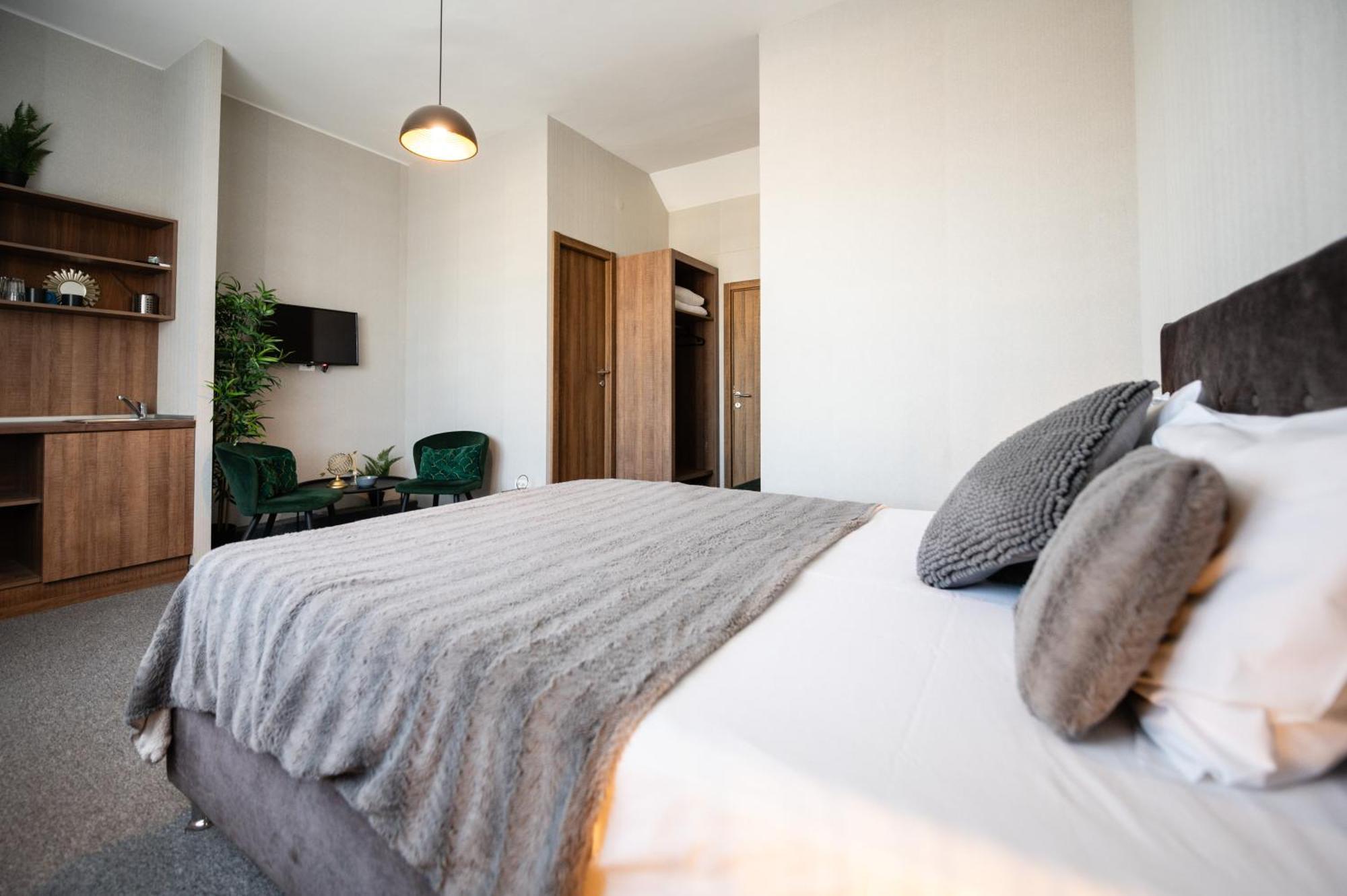 Central Square Apartments Belgrado Esterno foto